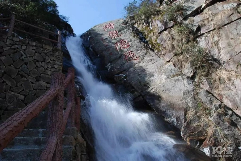 5.23周六徒步大明山，玩超级滑滑梯，景色一级棒，还有山洞