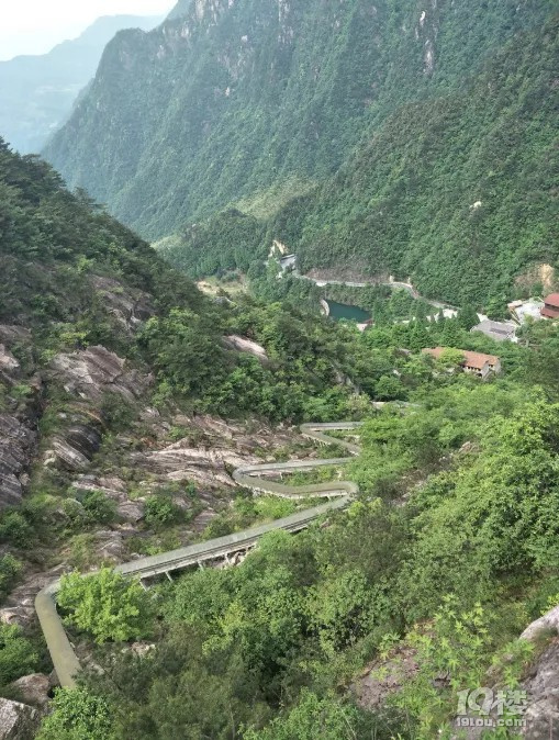 5.23周六徒步大明山，玩超级滑滑梯，景色一级棒，还有山洞