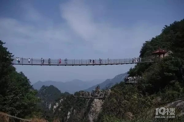 5.23周六徒步大明山，玩超级滑滑梯，景色一级棒，还有山洞