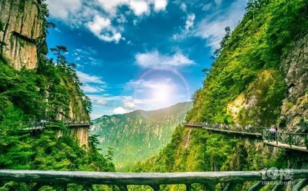 5.23周六徒步大明山，玩超级滑滑梯，景色一级棒，还有山洞