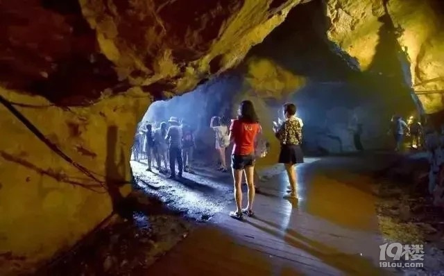 5.23周六徒步大明山，玩超级滑滑梯，景色一级棒，还有山洞
