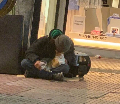 我是流浪汉，我的猫不是流浪猫！