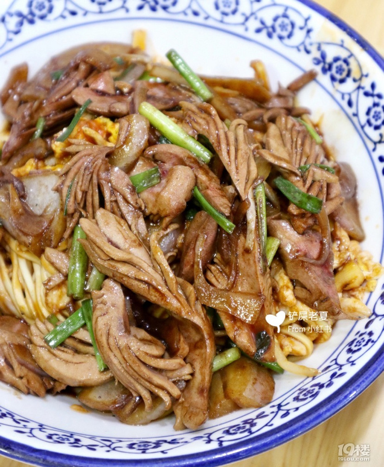 終于打卡這家排隊(duì)排到店門口的地道面館!腰花絕了!