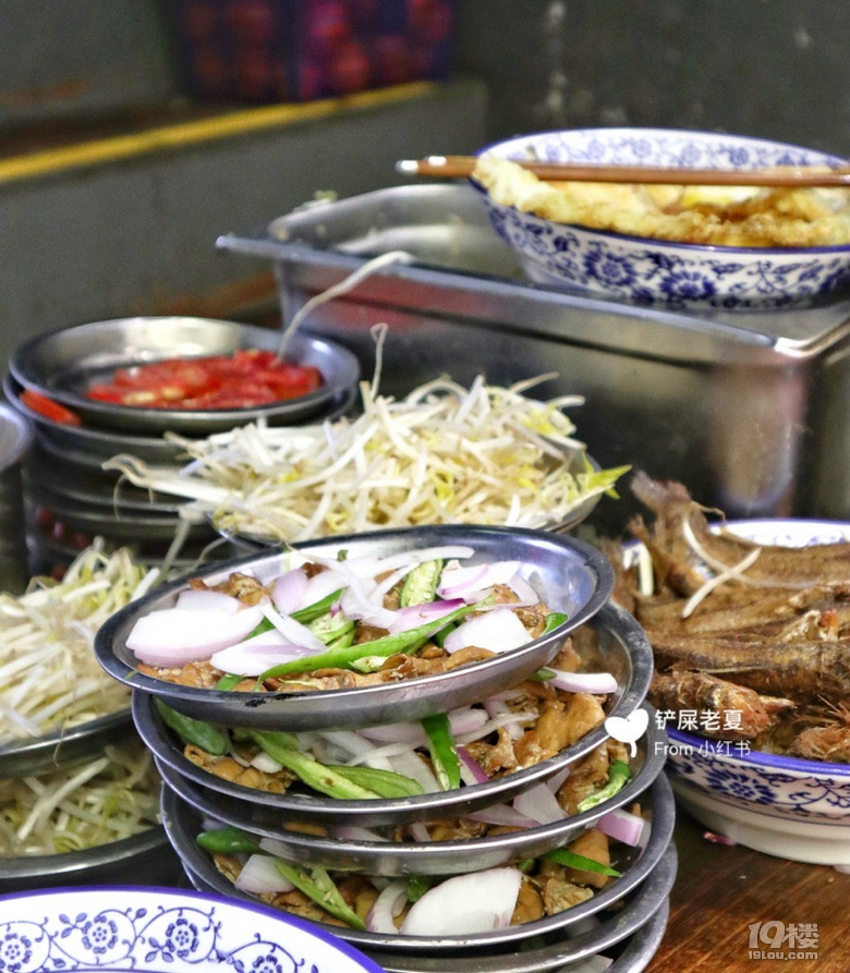 終于打卡這家排隊(duì)排到店門口的地道面館!腰花絕了!