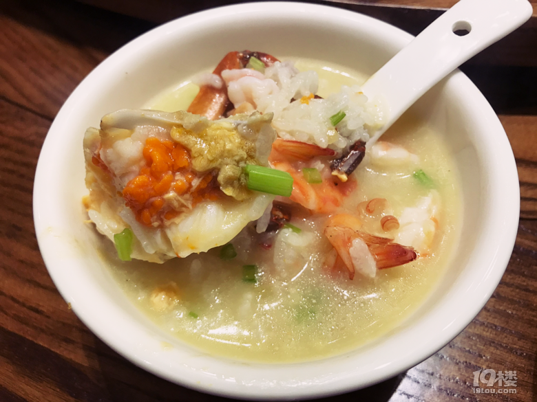 【探店】吃了七年的老店終于營(yíng)業(yè),海鮮砂鍋粥和小龍蝦絕了!