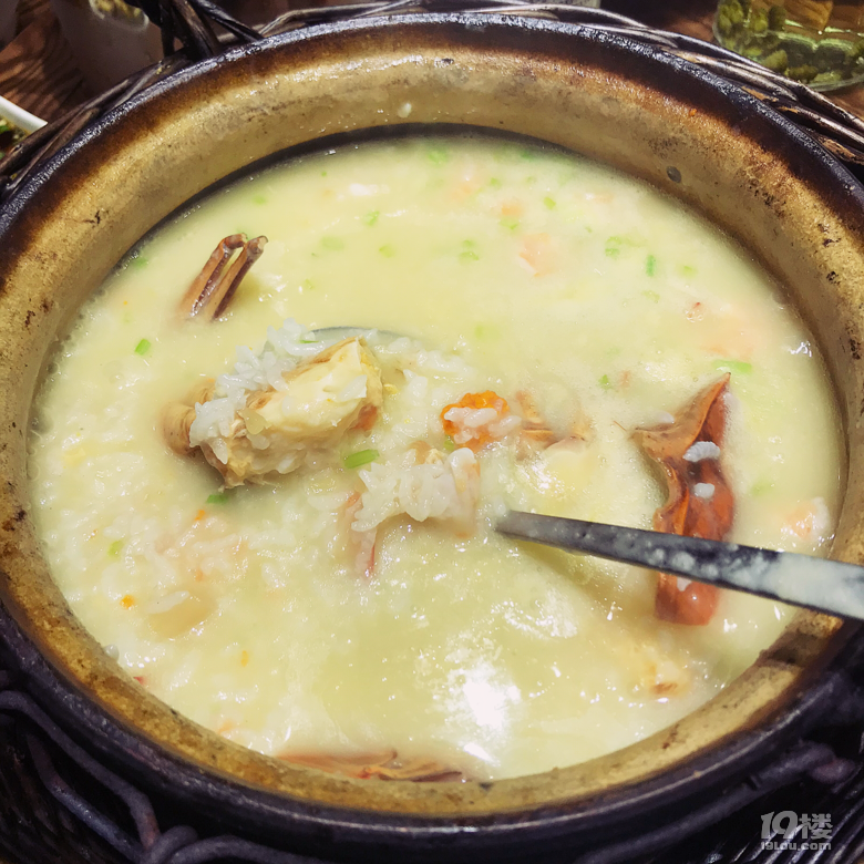 【探店】吃了七年的老店終于營(yíng)業(yè),海鮮砂鍋粥和小龍蝦絕了!