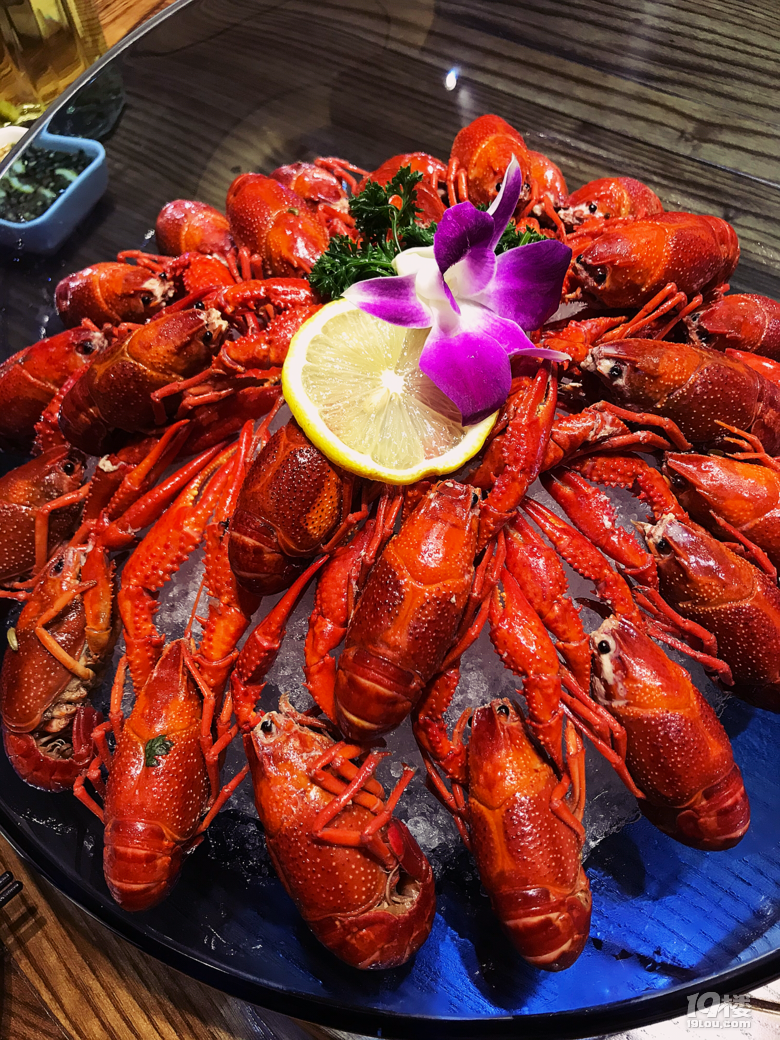 【探店】吃了七年的老店終于營(yíng)業(yè),海鮮砂鍋粥和小龍蝦絕了!