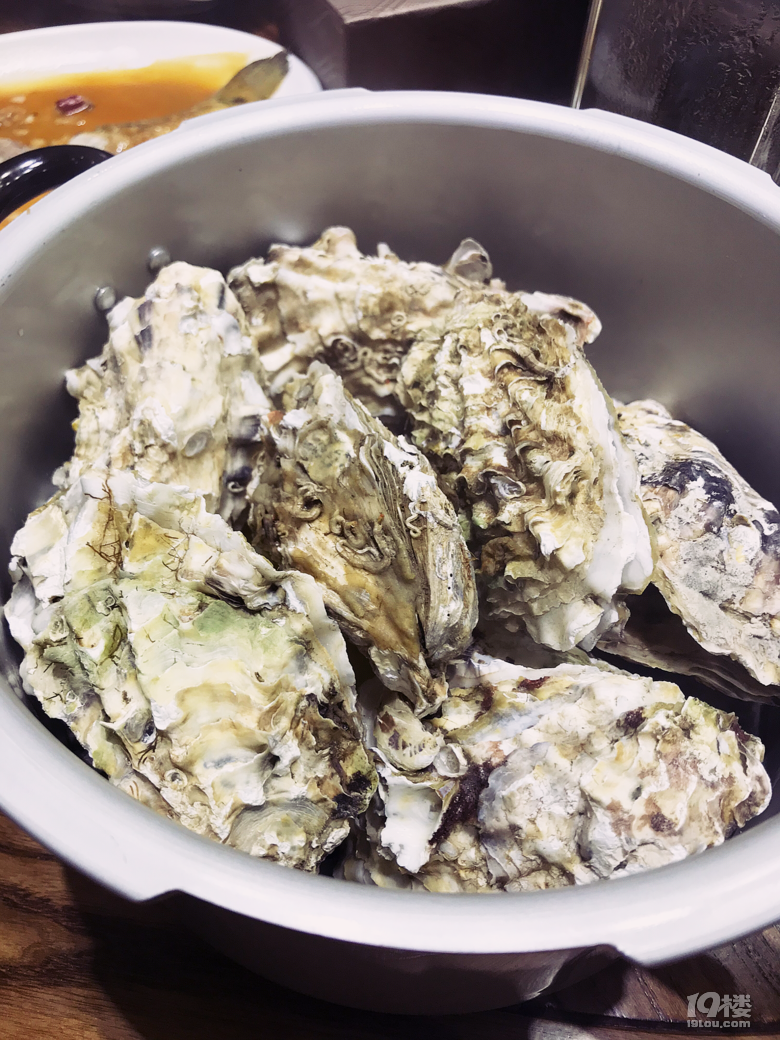 【探店】吃了七年的老店終于營(yíng)業(yè),海鮮砂鍋粥和小龍蝦絕了!