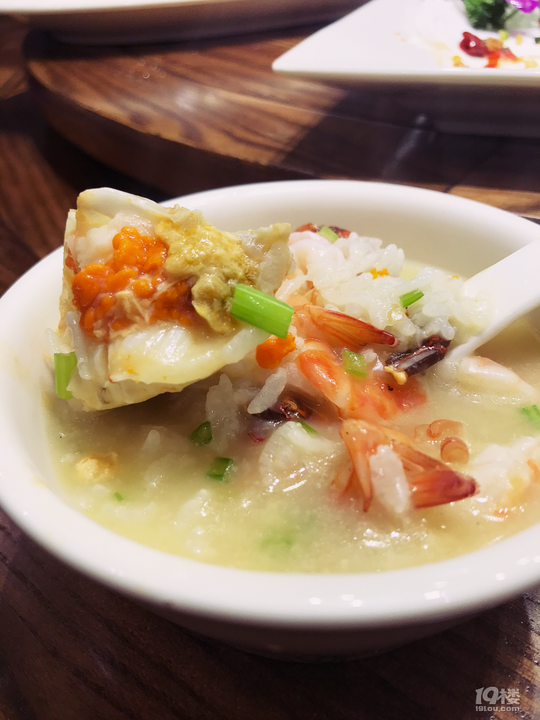 【探店】吃了七年的老店終于營(yíng)業(yè),海鮮砂鍋粥和小龍蝦絕了!