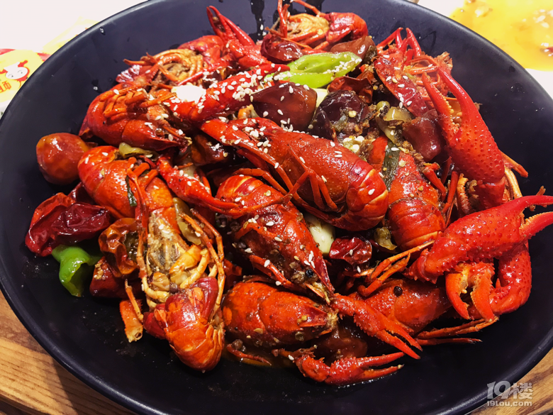 【探店】吃了七年的老店終于營(yíng)業(yè),海鮮砂鍋粥和小龍蝦絕了!
