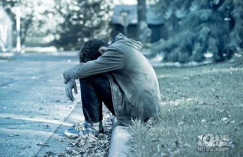 亲兄弟因一句话反目成仇玻璃心的背后是家人13年的痛苦煎熬