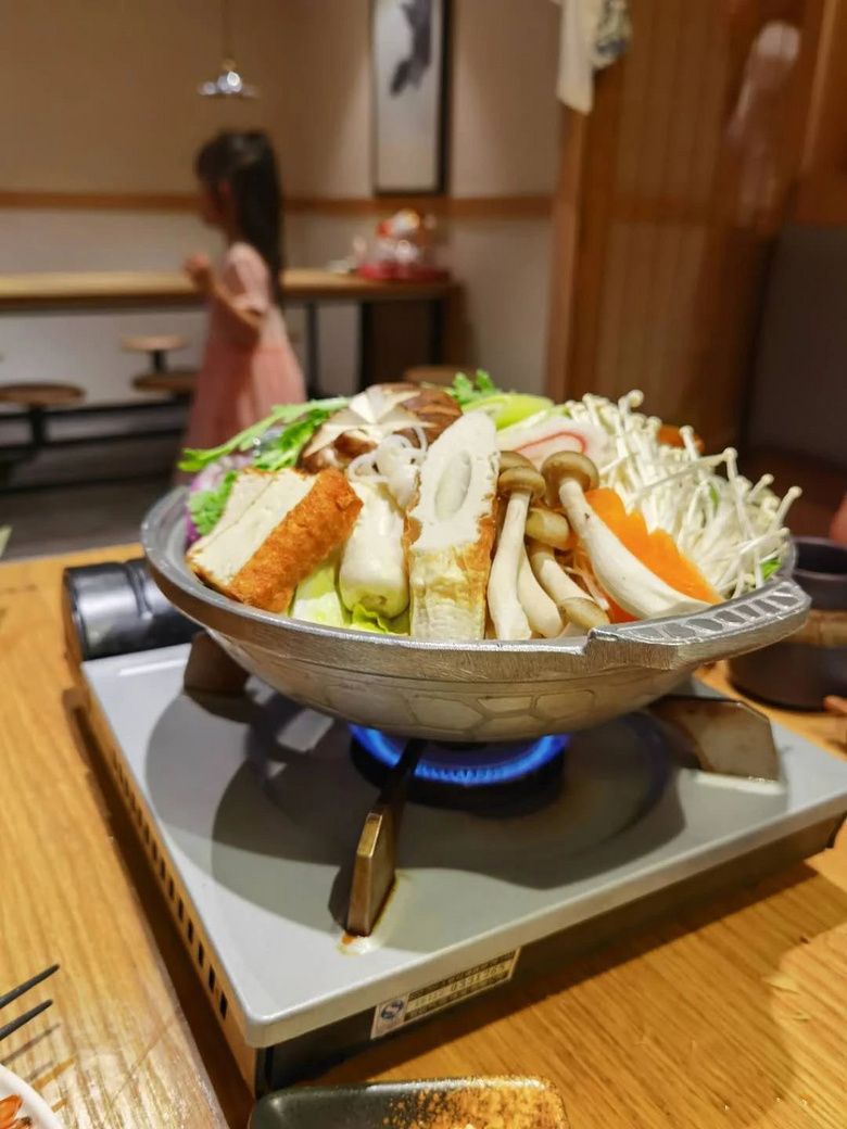好吃却不起眼的日料店，老板还送了两瓶日本啤酒