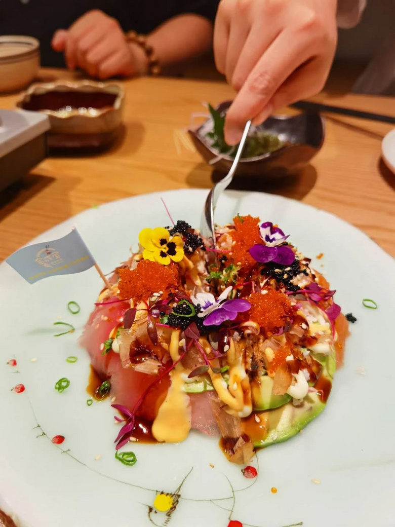 好吃却不起眼的日料店，老板还送了两瓶日本啤酒