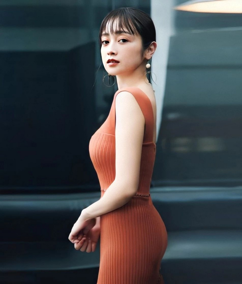 40岁被"王思聪"高调求爱,离婚后再嫁亿万富豪,她到底什么来