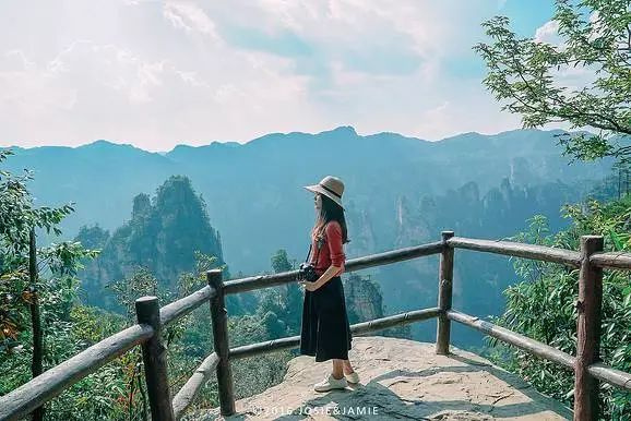 凭借《阿凡达》一票走红的张家界，这次又被玻璃栈道刷屏了
