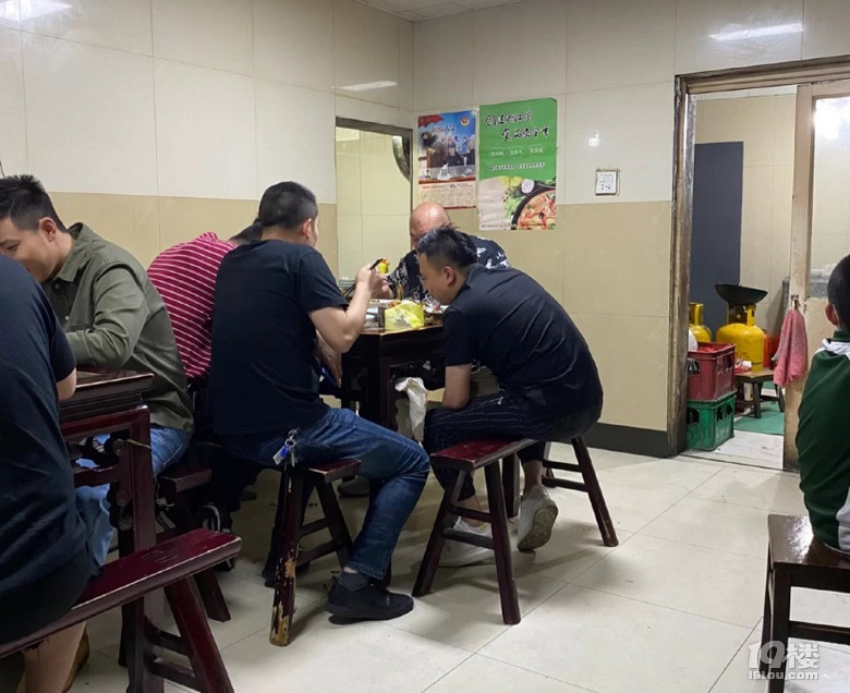沒有招牌的面店, 讓小鳥胃的我也能吃三碗