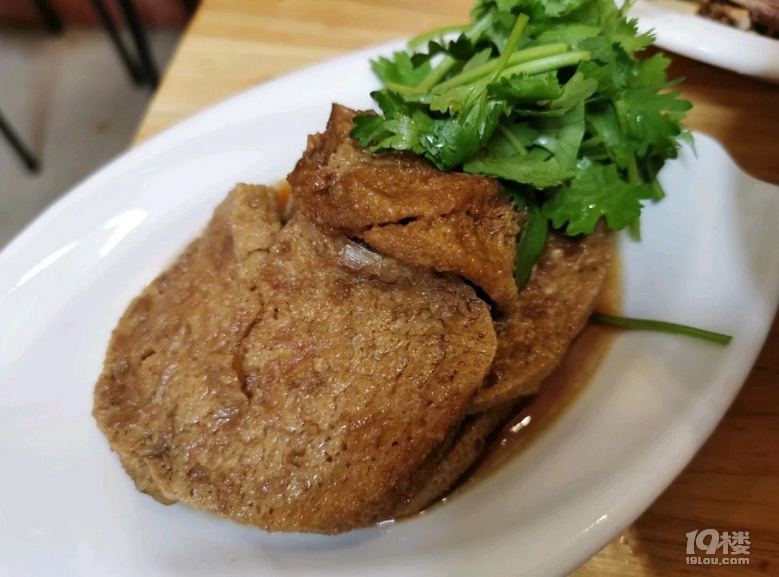 一家有寒暑假的米线店，开了30年，依旧那么豪横