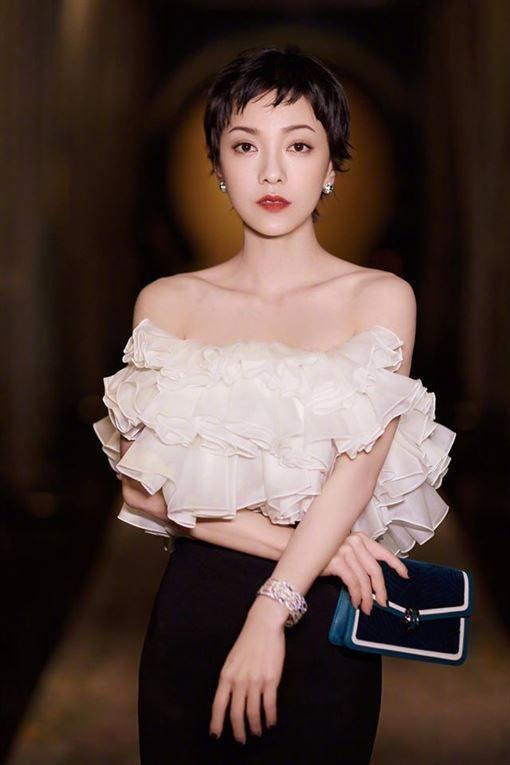 被网友讽"又约谁啊,郭采洁怒贴该网友正面照,与其对骂