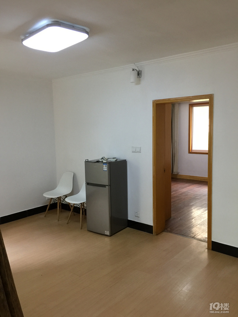 (已出租。。壕胺紪|區(qū)三室一廳帶家電帶家具拎包入住