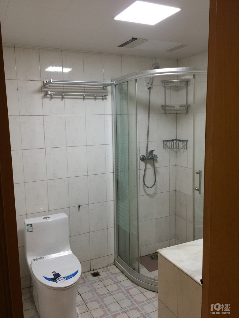 (已出租!。壕胺紪|區(qū)三室一廳帶家電帶家具拎包入住