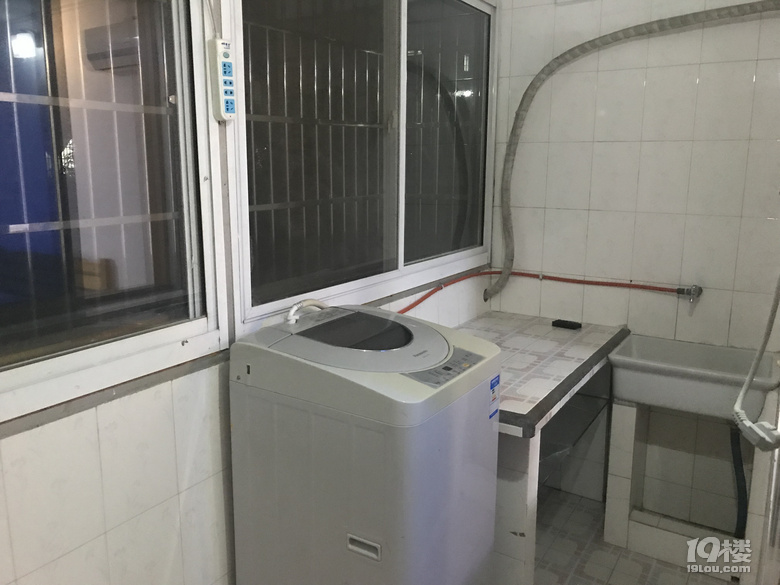(已出租。。壕胺紪|區(qū)三室一廳帶家電帶家具拎包入住