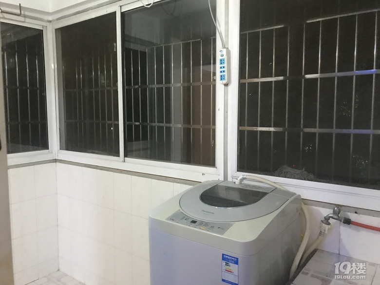 (已出租。。壕胺紪|區(qū)三室一廳帶家電帶家具拎包入住