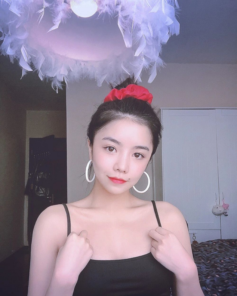 这位身高不过150+的爆炸甜心,成为碾压娱乐圈御姐高妹的第一