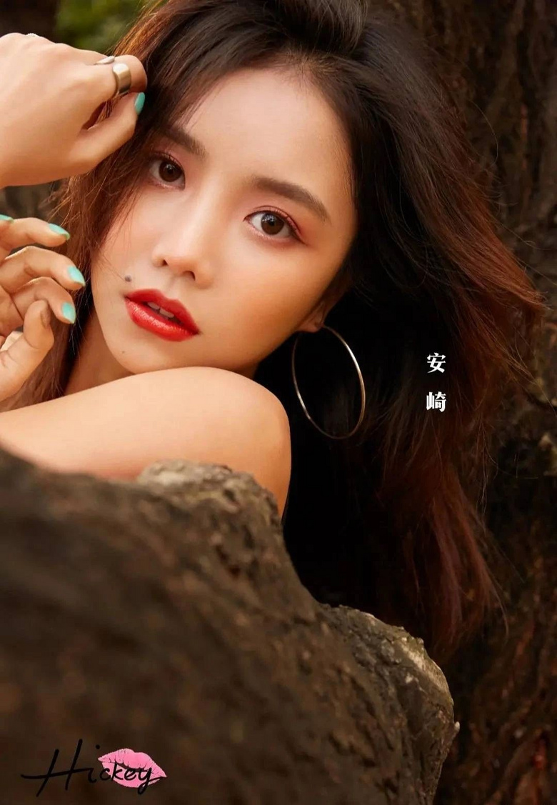 这位身高不过150+的爆炸甜心,成为碾压娱乐圈御姐高妹的第一