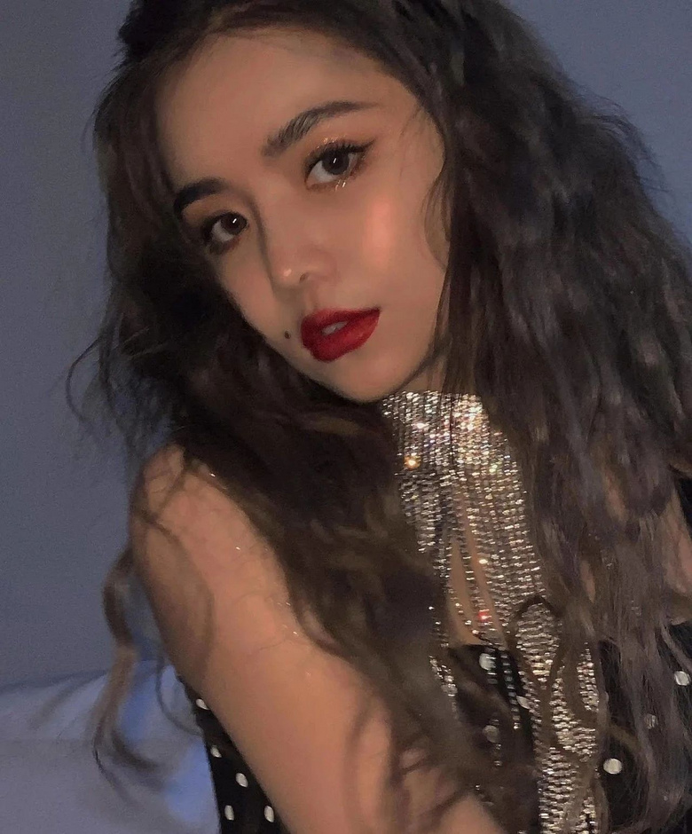 这位身高不过150+的爆炸甜心,成为碾压娱乐圈御姐高妹的第一