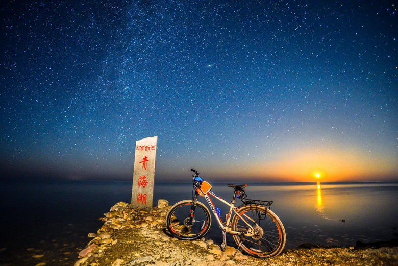7月的青海湖,一半花海,一半美女