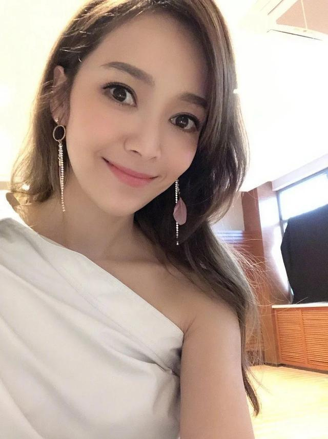 侯佩岑母親林月云的上位史