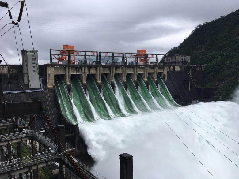 九孔泄洪后，建德城区怎么样了？凉亭四角被淹，地下商业街紧急封