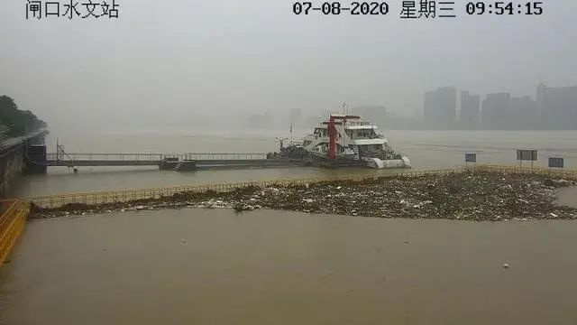九孔泄洪后，建德城区怎么样了？凉亭四角被淹，地下商业街紧急封
