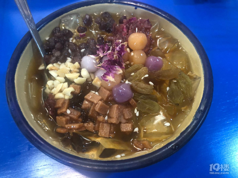 【探店】馬路邊邊真的來勝利河了!吃這么多居然只要一張...