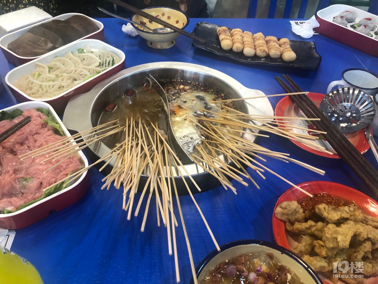 【探店】馬路邊邊真的來勝利河了!吃這么多居然只要一張...