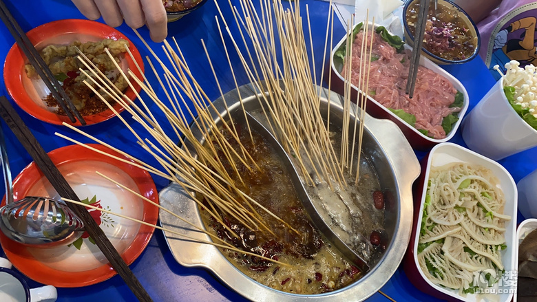 【探店】馬路邊邊真的來勝利河了!吃這么多居然只要一張...