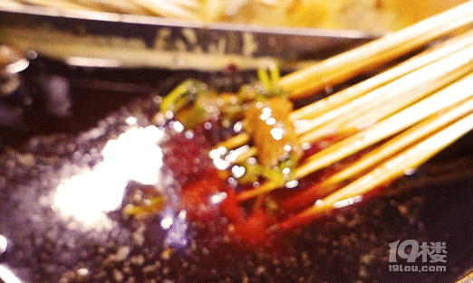 【探店】馬路邊邊真的來勝利河了!吃這么多居然只要一張...