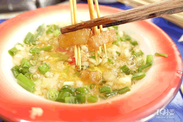 【探店】馬路邊邊真的來勝利河了!吃這么多居然只要一張...
