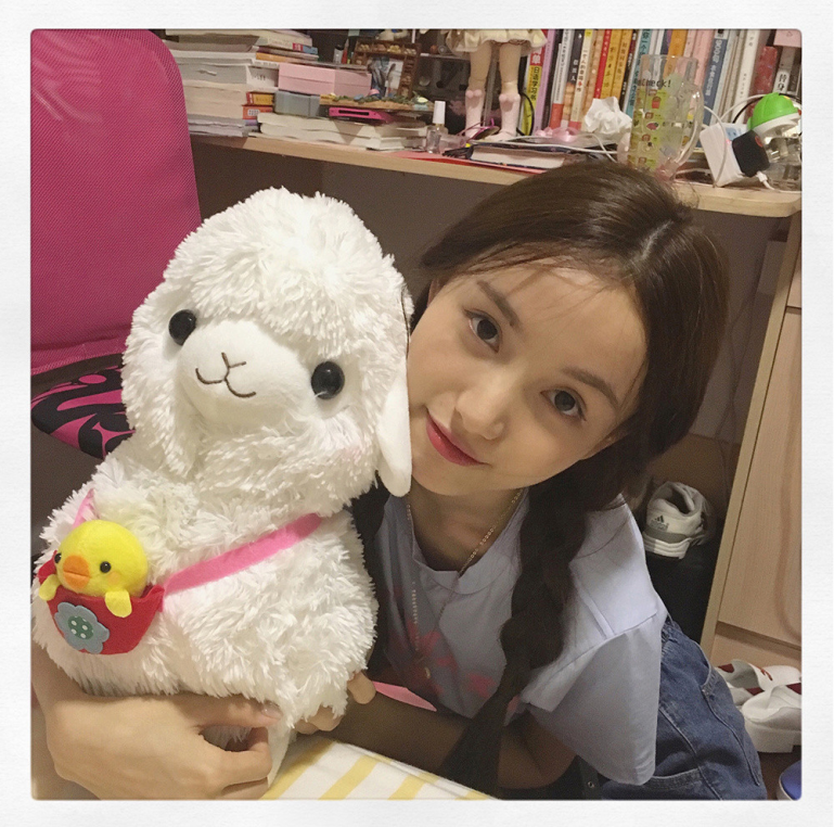 她中专毕业,20岁成为知名女企业家,年入千万,如今栽在傍富婆