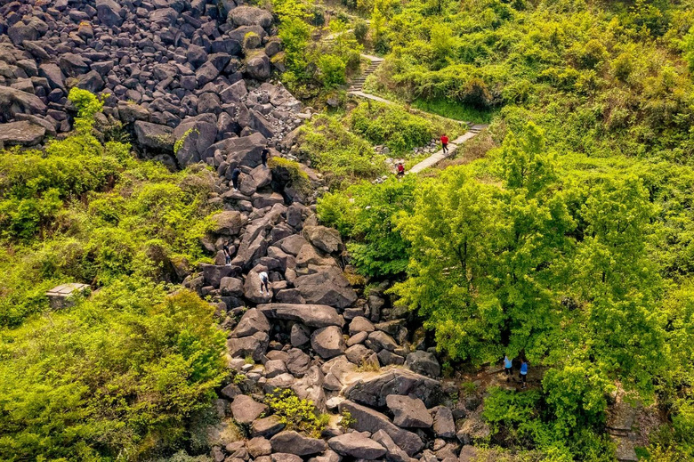相見恨晚!這座仙氣小城竟藏了夏日最美山野星空,2天1夜正好!