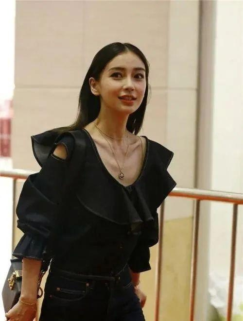 baby再現驚人“排骨胸”,與精修圖判若兩人