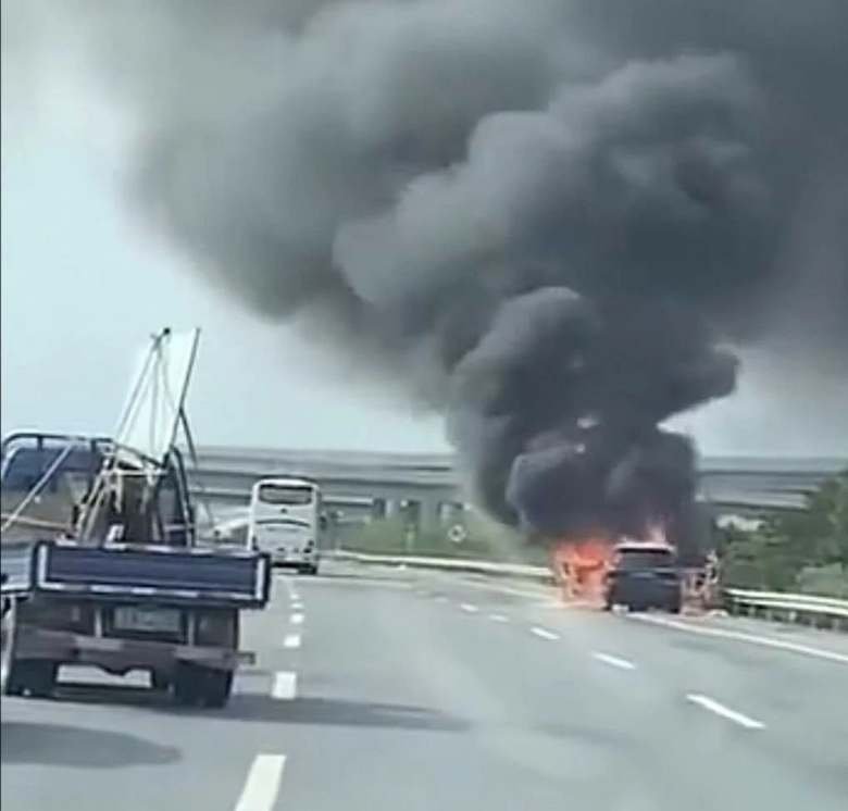 新能源車頻頻自燃,真的比燃油車更危險嗎?