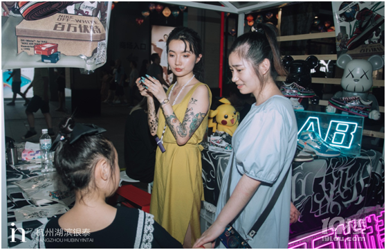 杭州湖濱銀泰in77“湖上in巷”啟幕,后疫情時期夜經(jīng)濟(jì)復(fù)蘇