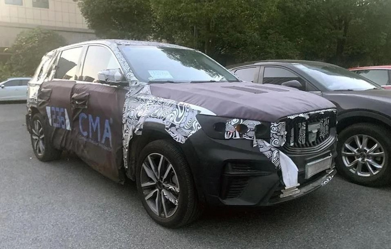 日前,我们从互联网渠道获得一组 吉利全新中型suv的实车谍照 ,新车的