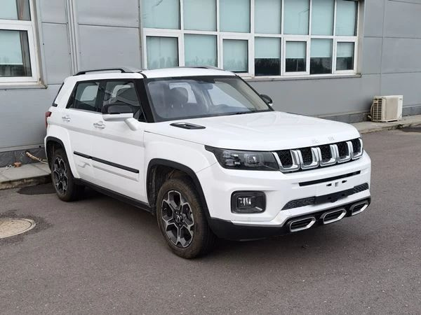 北汽原创的越野车网友吐槽这车有六个排气口