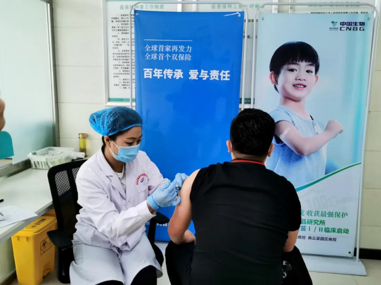 新冠疫苗何時(shí)上市,打完可以摘口罩嗎?最新解答來(lái)了!