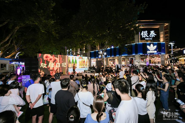 杭州湖濱銀泰in77“湖上in巷”啟幕,后疫情時期夜經(jīng)濟(jì)復(fù)蘇