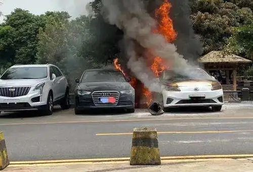 红旗H9自燃为何上热搜？