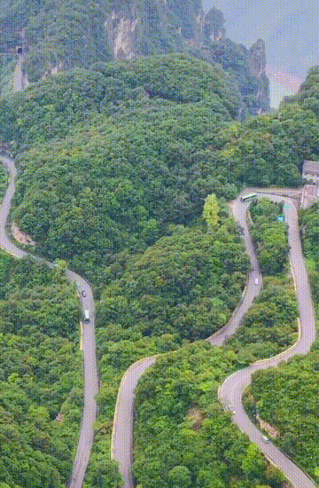 中國(guó)最險(xiǎn)天路,左手懸崖右手峭壁,讓無數(shù)老司機(jī)欲罷不能
