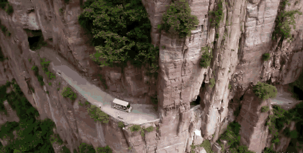 中國(guó)最險(xiǎn)天路,左手懸崖右手峭壁,讓無數(shù)老司機(jī)欲罷不能